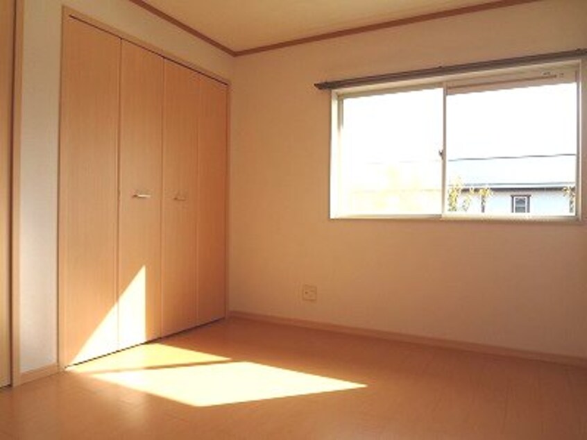  ファミーユ新村A