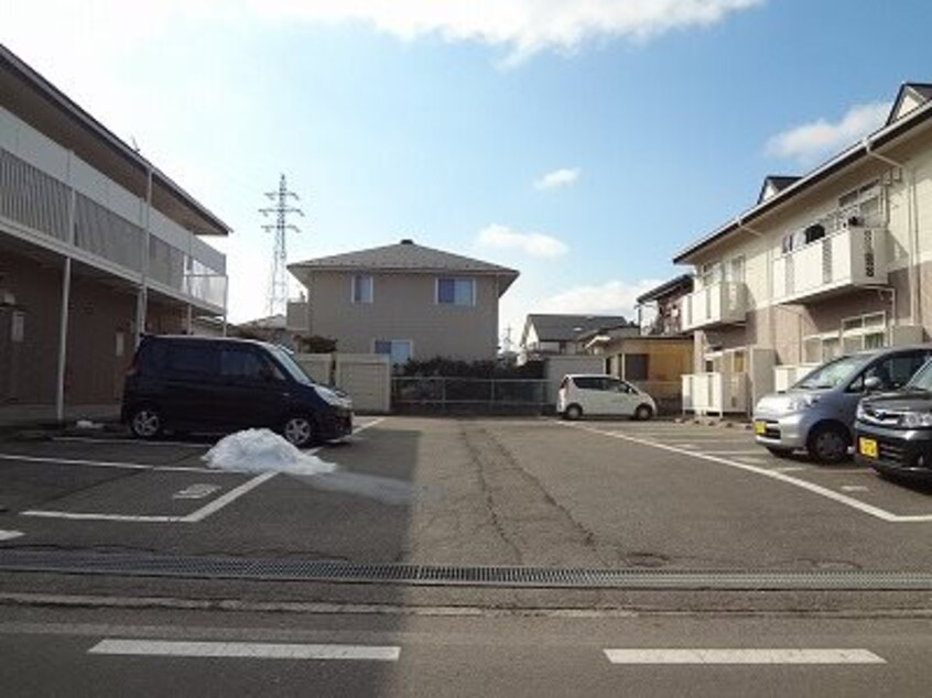  ファミーユ新村A