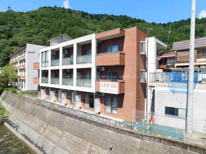  リバーサイド千