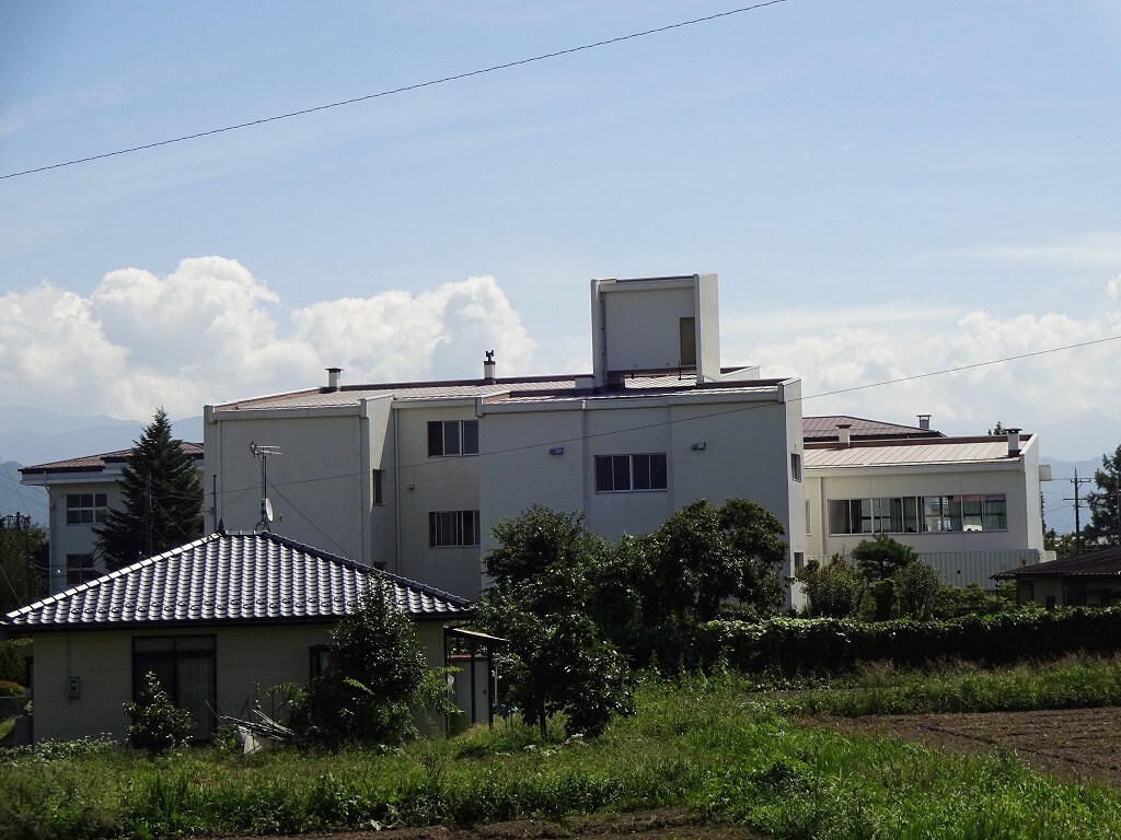 南箕輪村立南箕輪中学校(中学校/中等教育学校)まで1446m 飯田線（長野県内）/北殿駅 徒歩30分 4階 築27年