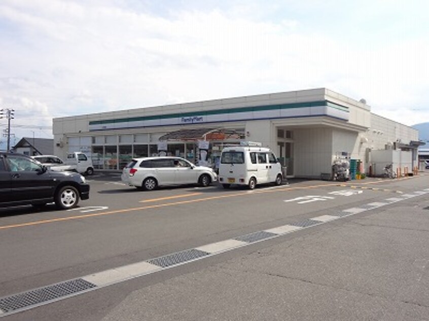 ファミリーマート JA西箕輪店(コンビニ)まで529m フォーブル美樹