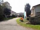 伊那市立西箕輪中学校(中学校/中等教育学校)まで698m フォーブル美樹