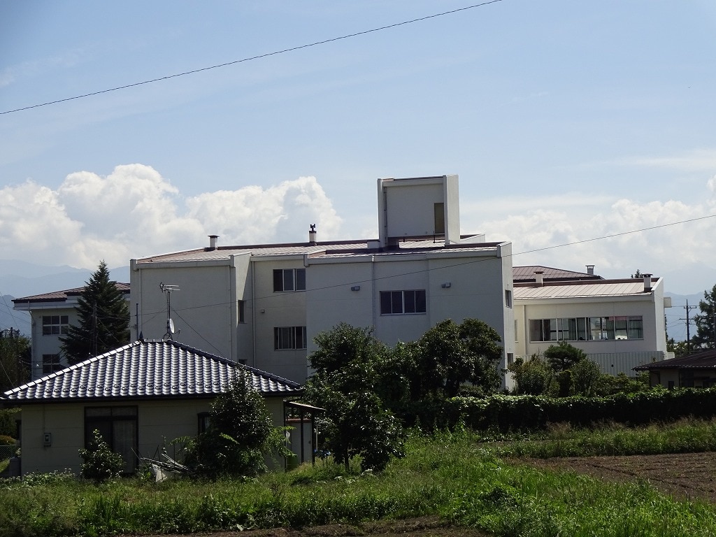 南箕輪村立南箕輪中学校(中学校/中等教育学校)まで2207m 神子柴青山ハイツ