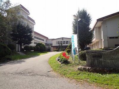 伊那市立西箕輪中学校(中学校/中等教育学校)まで1578m 飯田線（長野県内）/伊那北駅 徒歩55分 1階 築25年