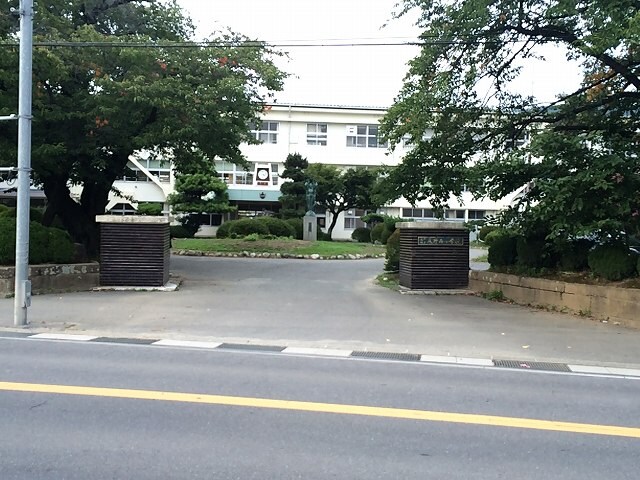 辰野町立辰野西小学校(小学校)まで1068m 飯田線（長野県内）/伊那新町駅 徒歩8分 1階 築21年