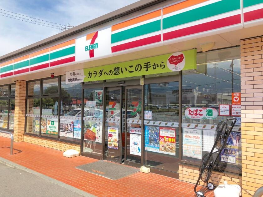 ｾﾌﾞﾝｲﾚﾌﾞﾝ 駒ヶ根古田切店(コンビニ)まで750m ドミール飯坂