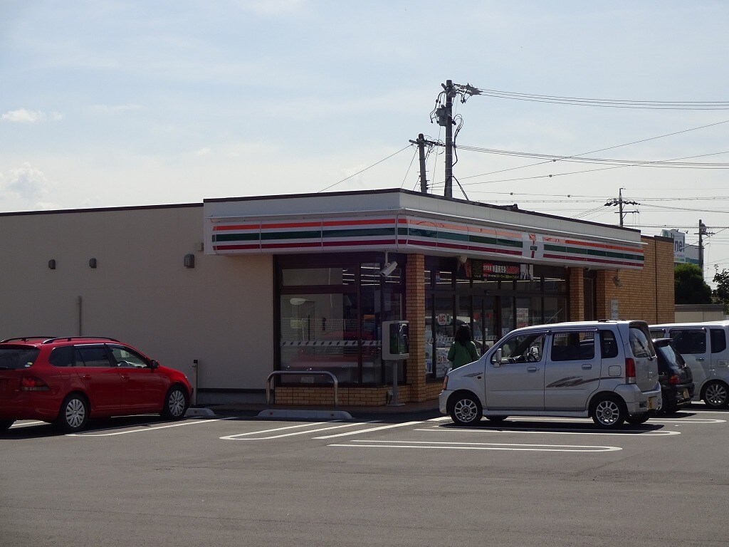 ｾﾌﾞﾝｲﾚﾌﾞﾝ 南箕輪神子柴店(コンビニ)まで1056m シャルモンテＡ