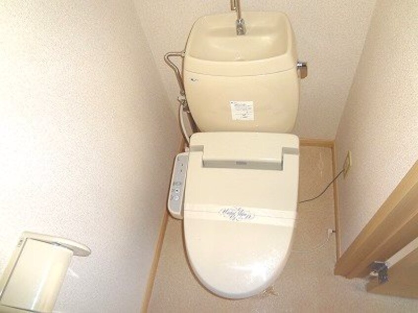  ファミーユ新村A