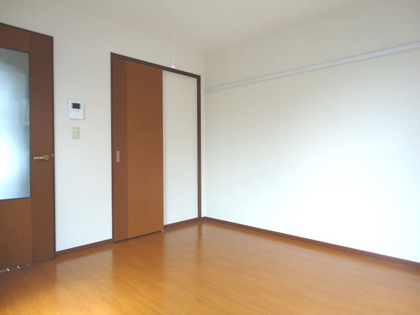  ＳＴＥＰ ＣＯＵＲＴ ＯＮＩＷＡ