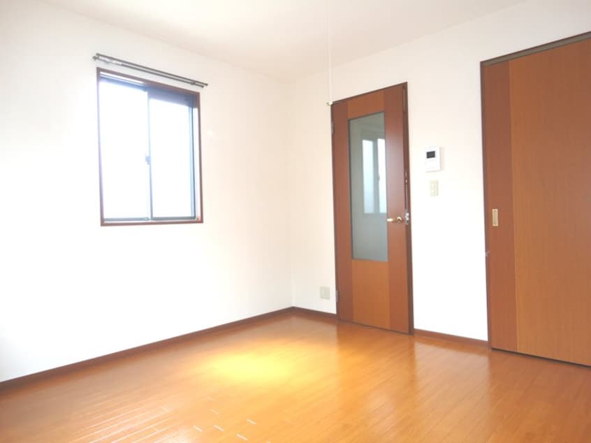  ＳＴＥＰ ＣＯＵＲＴ ＯＮＩＷＡ