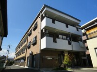 レジデンスセルーリア伊藤 A