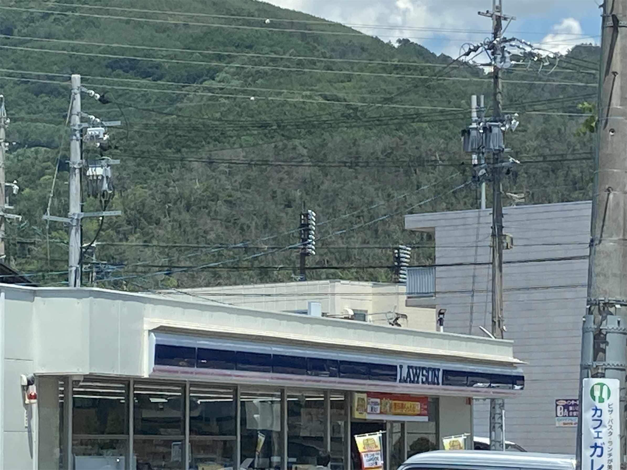 ﾛｰｿﾝ 松本総合体育館前店(コンビニ)まで982m 大村住宅