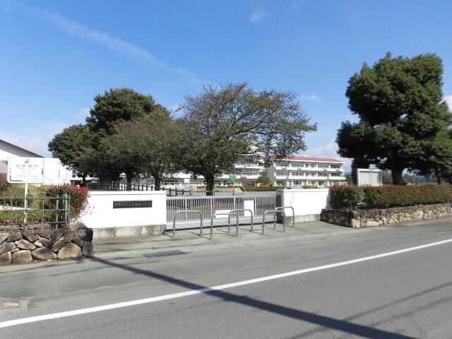 伊勢崎市立赤堀東小学校(小学校)まで1380m アネーロＣ（曲沢町）