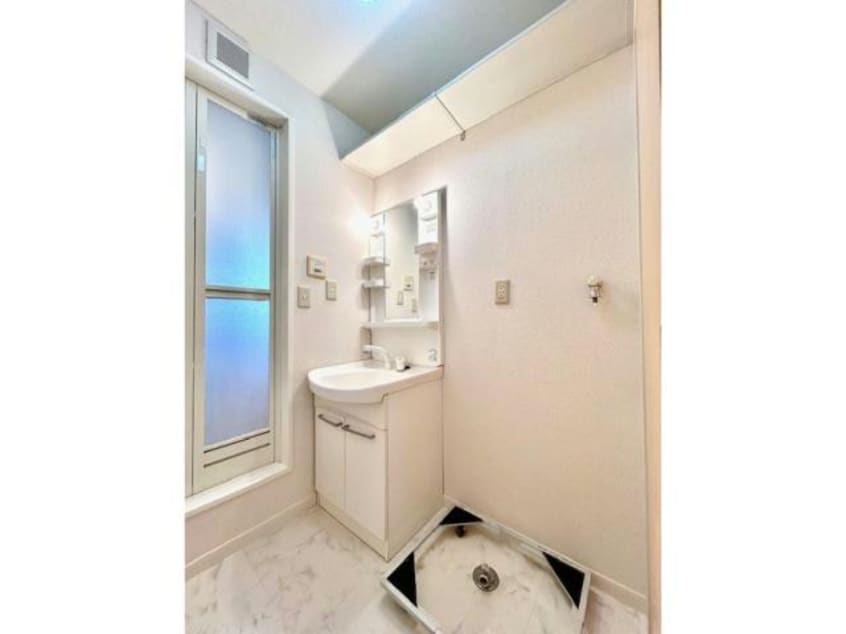  シャルル・アンレ（波志江町）