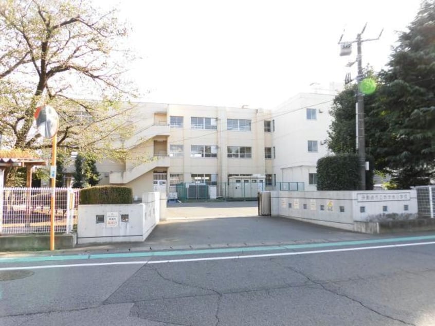 伊勢崎市立あずま小学校(小学校)まで2140m フレ　グラン　シャリオ（田部井町）