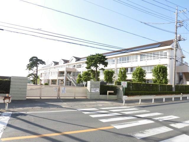 伊勢崎市立あずま中学校(中学校/中等教育学校)まで2110m フレ　グラン　シャリオ（田部井町）