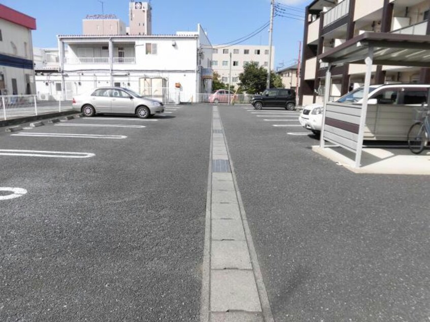 敷地内駐車場 エクセレント（昭和町）