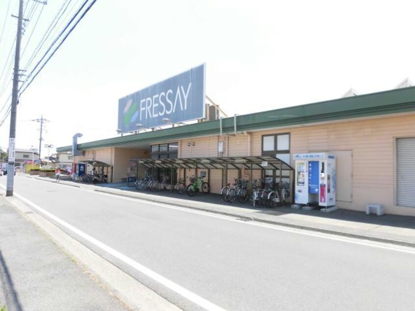 フレッセイ荒牧店(スーパー)まで723m レスター