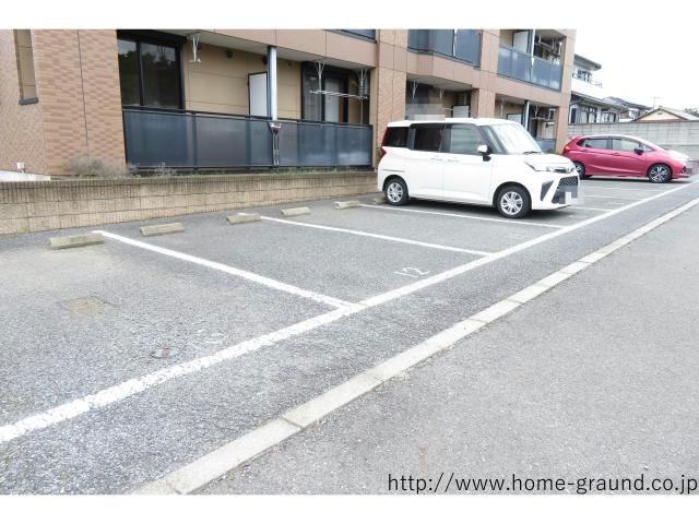 敷地内駐車場 アザレア（豊城町）