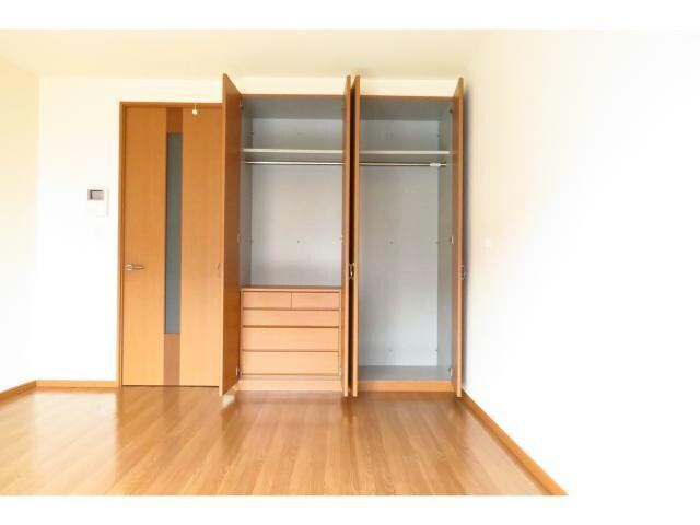 洋室収納 来夢２（八寸町）