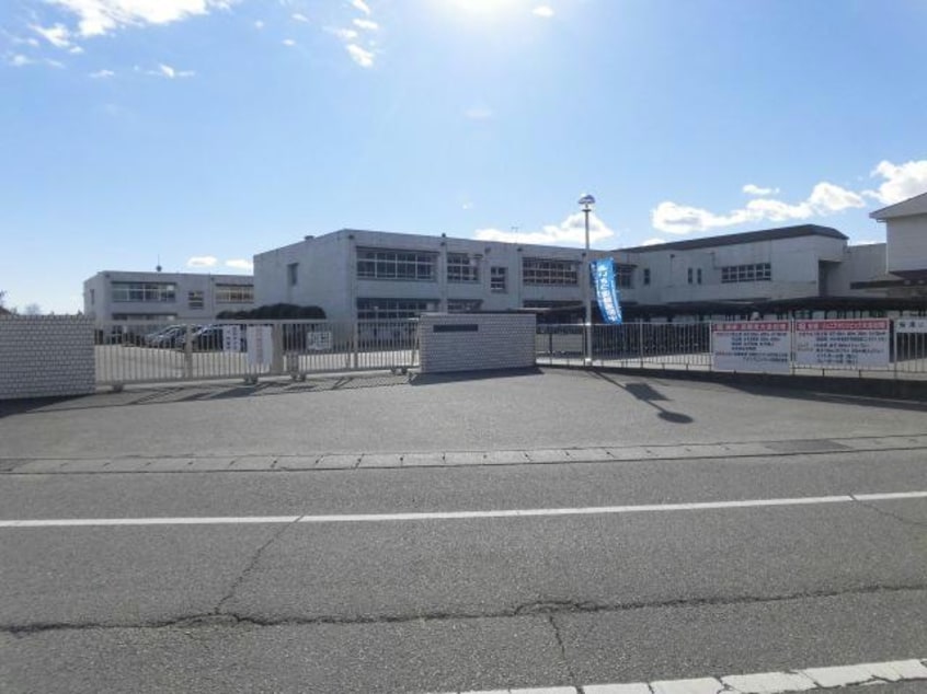 伊勢崎第4中学校(中学校/中等教育学校)まで1880m セ・レユニール（八斗島町）