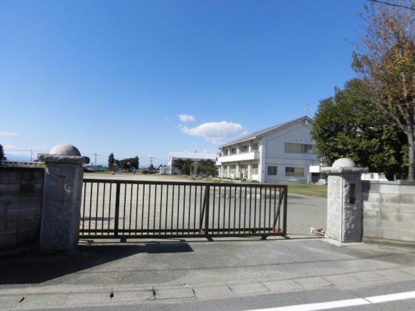 伊勢崎市立境采女小学校(小学校)まで1258m フォブールグリーングラスA（境伊与久）