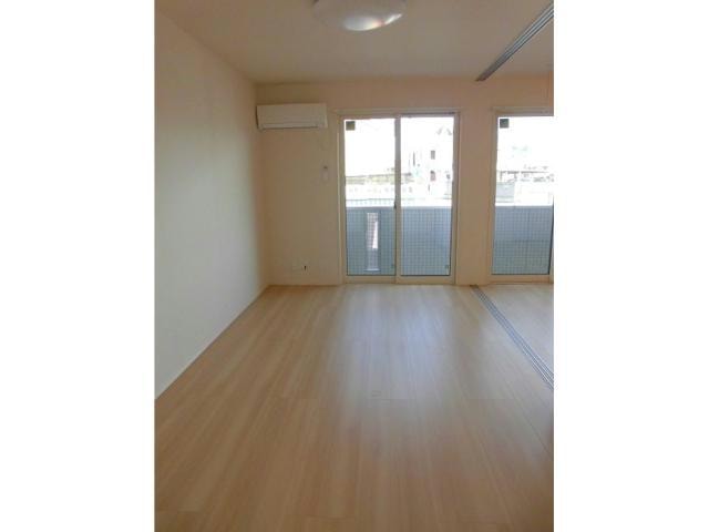  エメラルドグリーン（寿町）