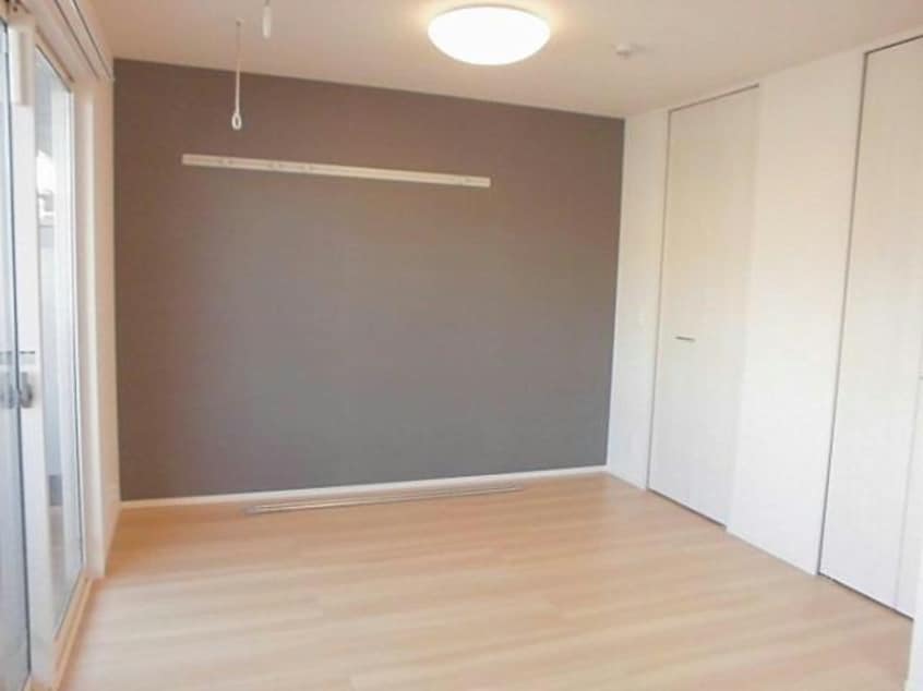  エメラルドグリーン（寿町）