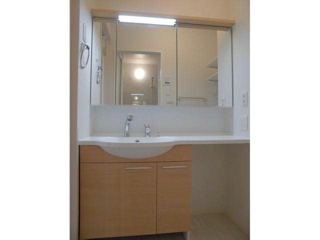  エメラルドグリーン（寿町）