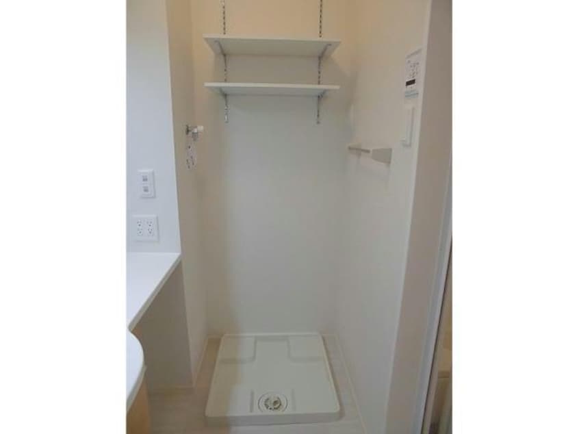  エメラルドグリーン（寿町）