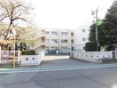 伊勢崎市立あずま小学校(小学校)まで1670m カーサ　エクセルＤ（田部井町）
