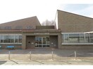 伊勢崎市あずま図書館(図書館)まで370m カーサ　エクセルＤ（田部井町）
