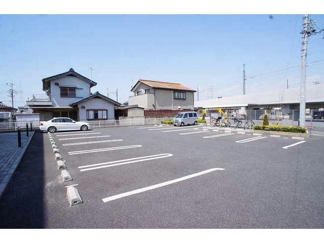 敷地内駐車場 ハイエストモデッサ（今泉町）