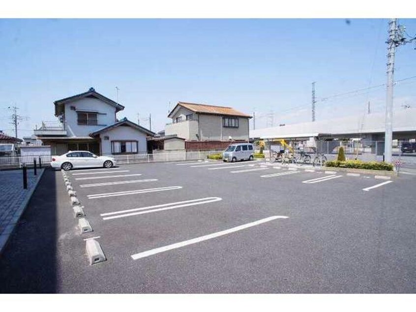 敷地内駐車場 ハイエストモデッサ（今泉町）
