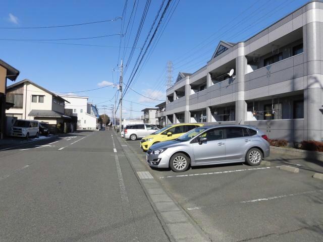 敷地内駐車場 ルミナスハイム（南千木町）