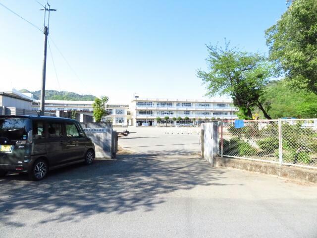 桐生市立川内小学校(小学校)まで321m フェルミエＡ