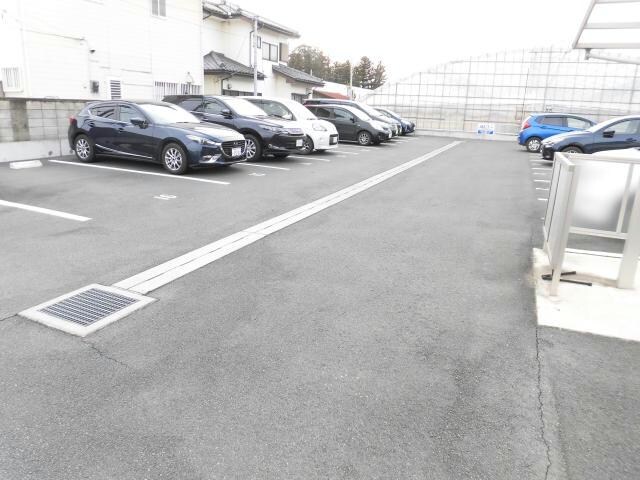 駐車場 フロントマーレＡ
