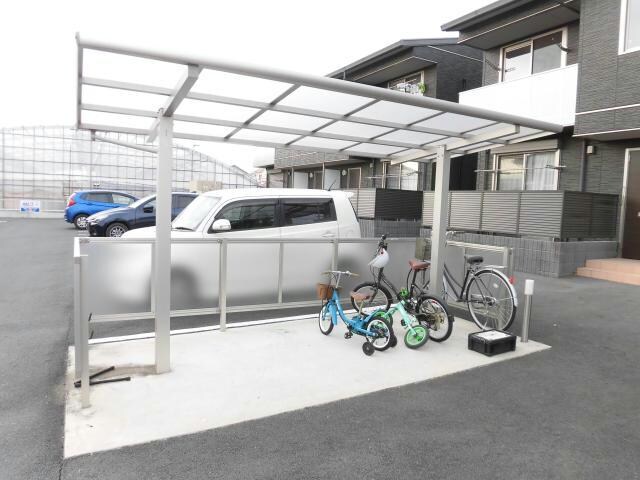 駐輪場 フロントマーレＡ