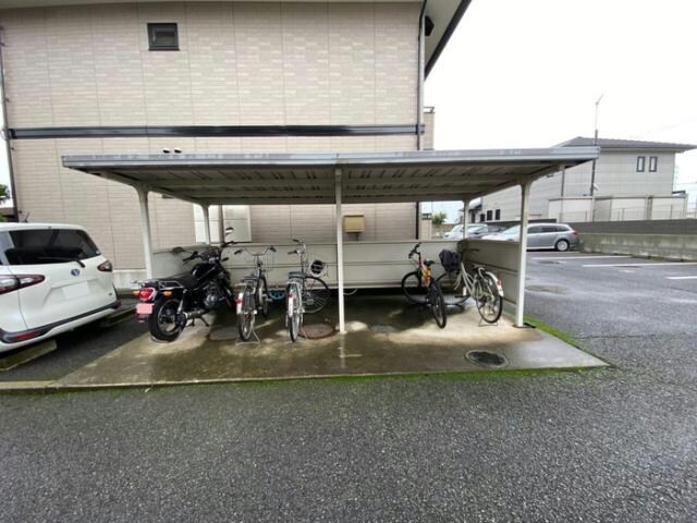 屋根付き駐輪場 エピナールＢ（連取町）