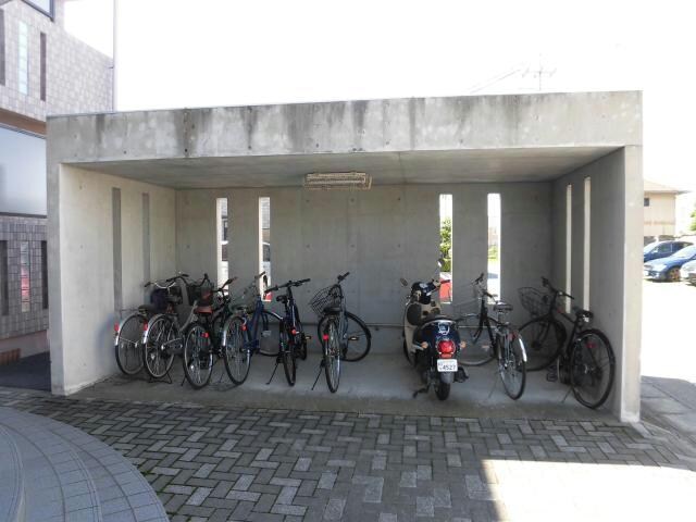 駐輪場 シルクマンション（連取町）