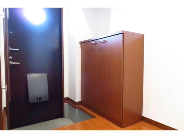 玄関内 レ・ジュウィールアン（下植木町）