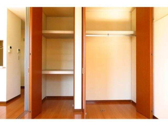 洋室収納 レ・ジュウィールアン（下植木町）