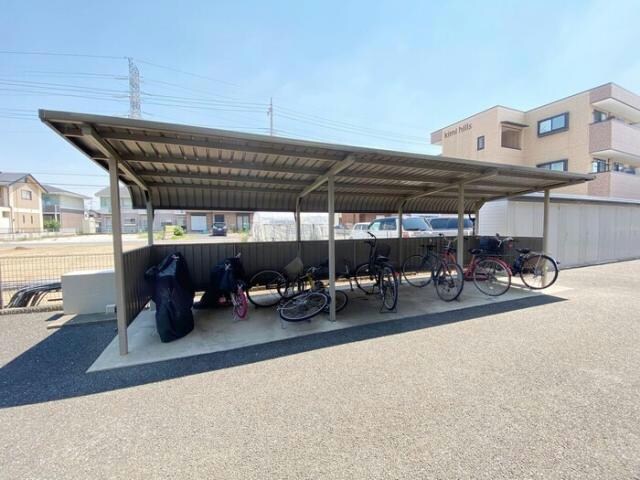 屋根付き駐輪場 フローラＭⅡ（連取元町）