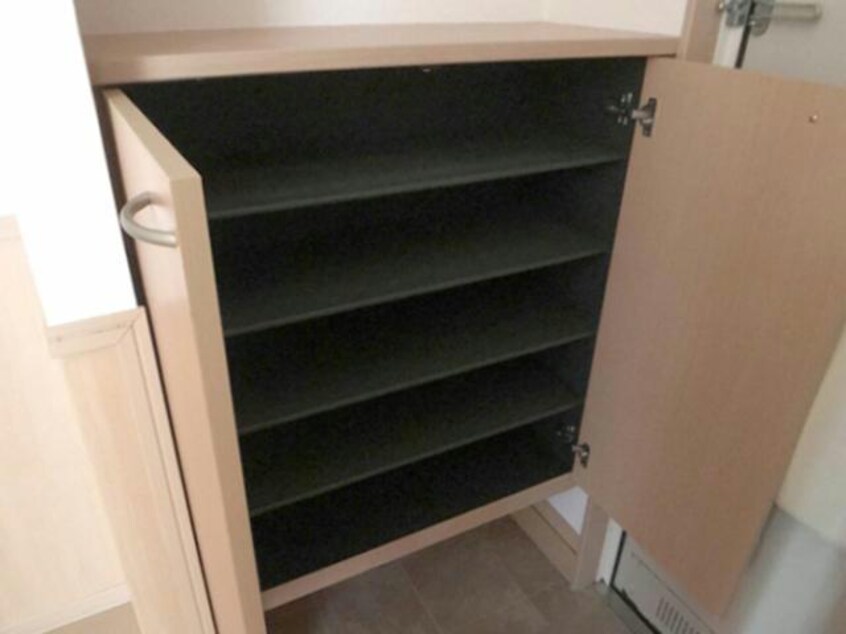  ロイヤルガーデン連取B（連取本町）