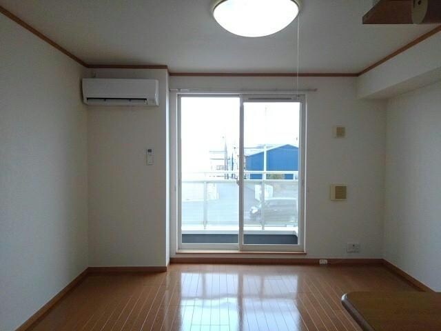 LDK10帖・エアコン付き プリムローズ・Y (富塚町）