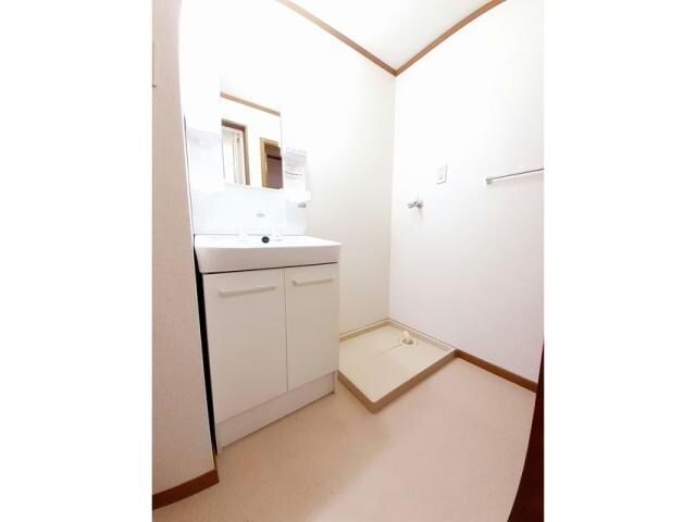 シャワー付き洗面化粧台・室内洗濯機置場 サンセールＯ・B（昭和町）