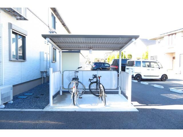 屋根付き駐輪場 シャイニングⅢ（富塚町）