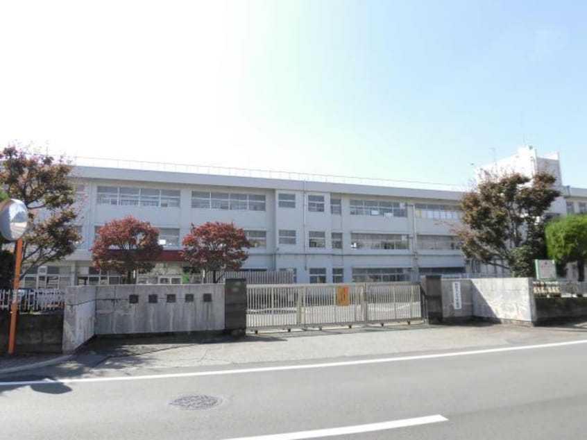 伊勢崎市立赤堀小学校(小学校)まで1637m リュミエールD