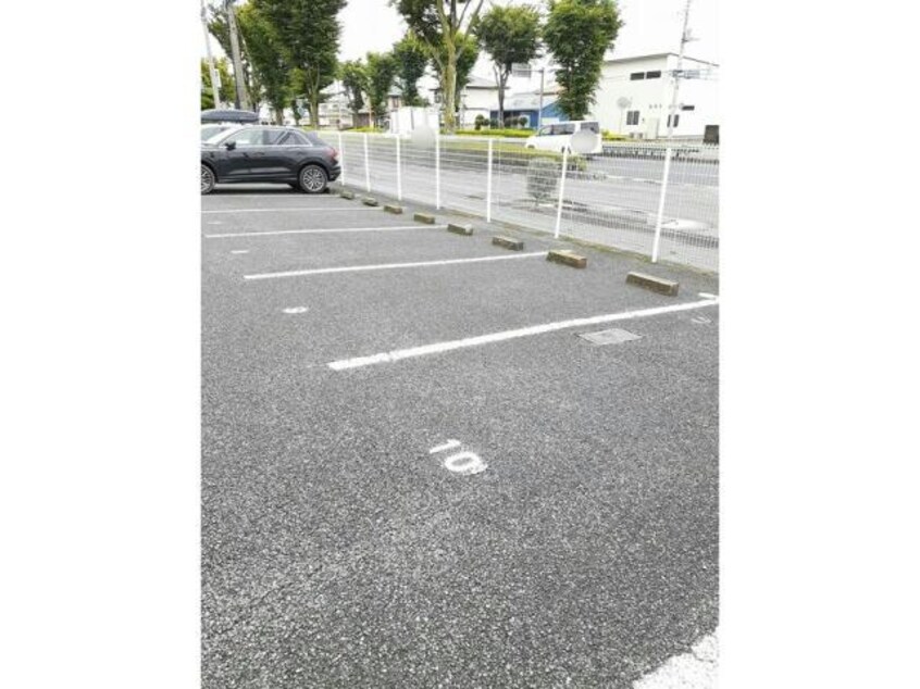 敷地内駐車場 コミューン　i　WEST（乾町）
