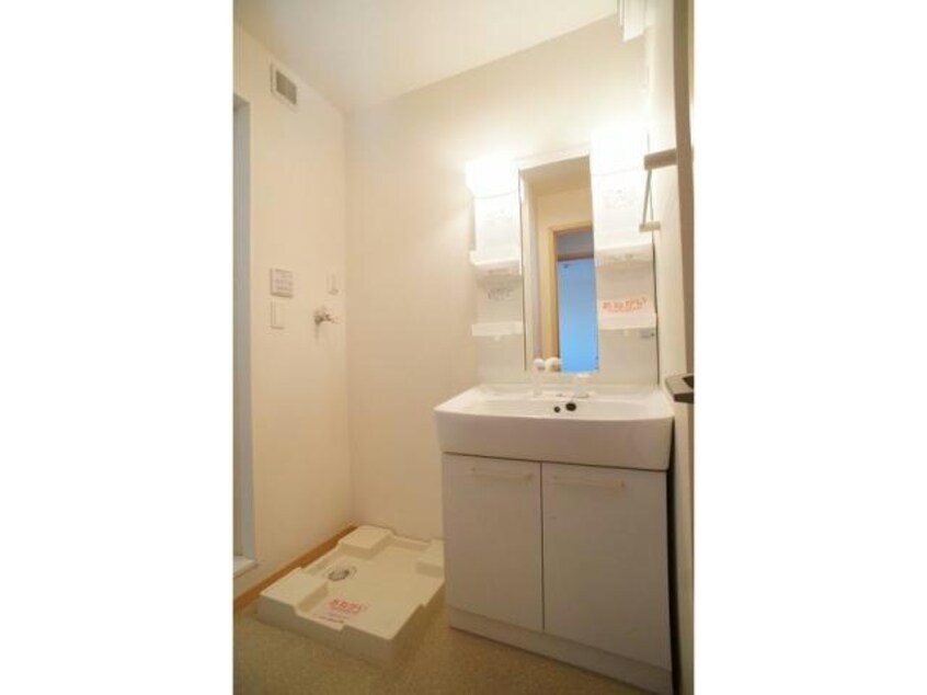 シャワー付き洗面台・室内洗濯機置場 ファインC（市場町）